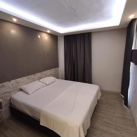 1989 hotel sebat Çeşme Luaran gambar