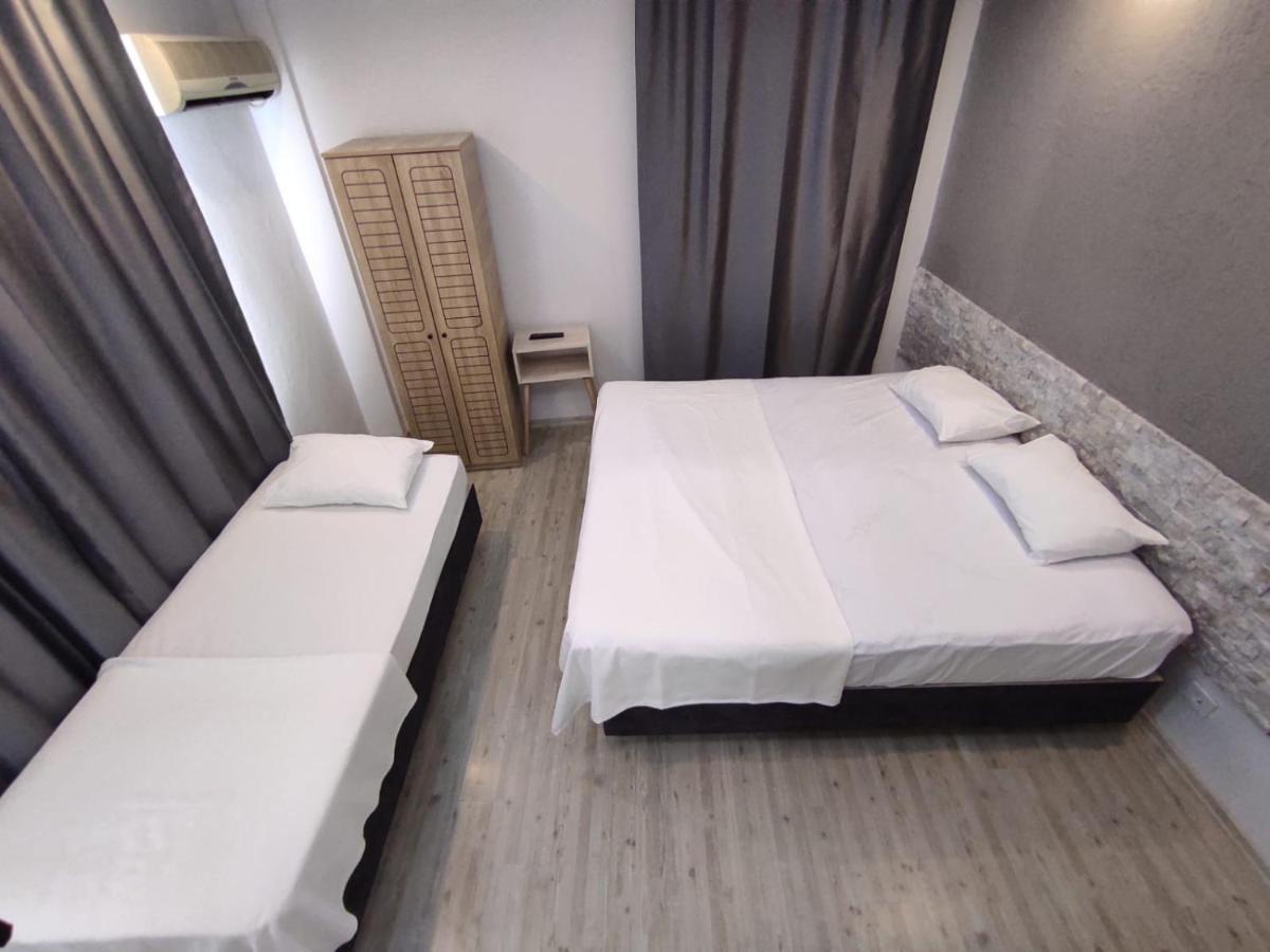 1989 hotel sebat Çeşme Luaran gambar