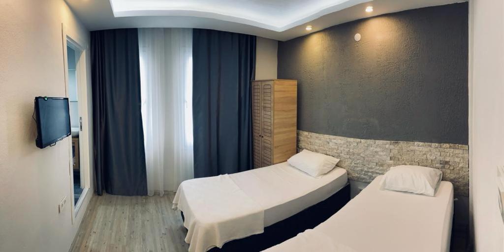 1989 hotel sebat Çeşme Luaran gambar