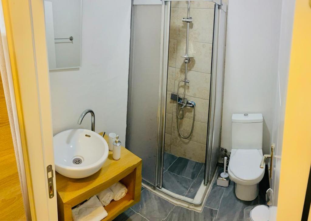 1989 hotel sebat Çeşme Luaran gambar