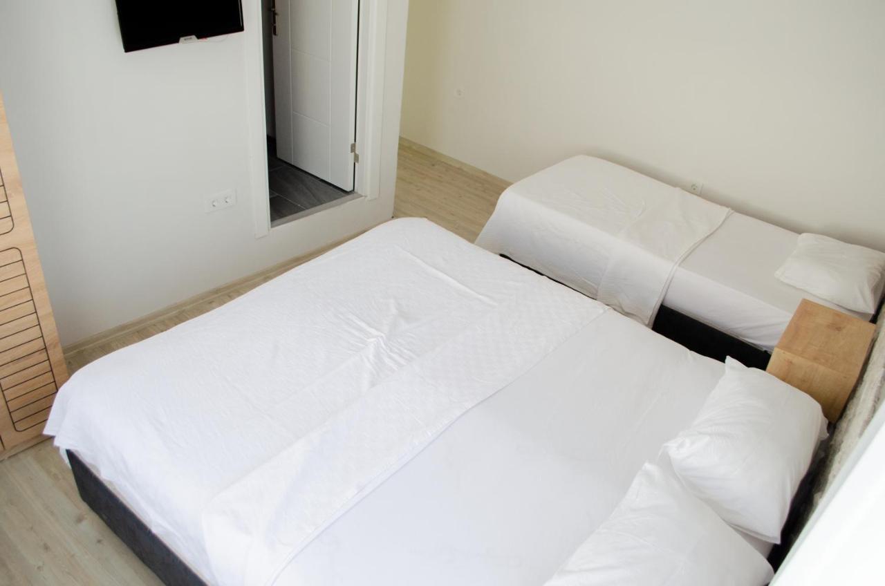 1989 hotel sebat Çeşme Luaran gambar